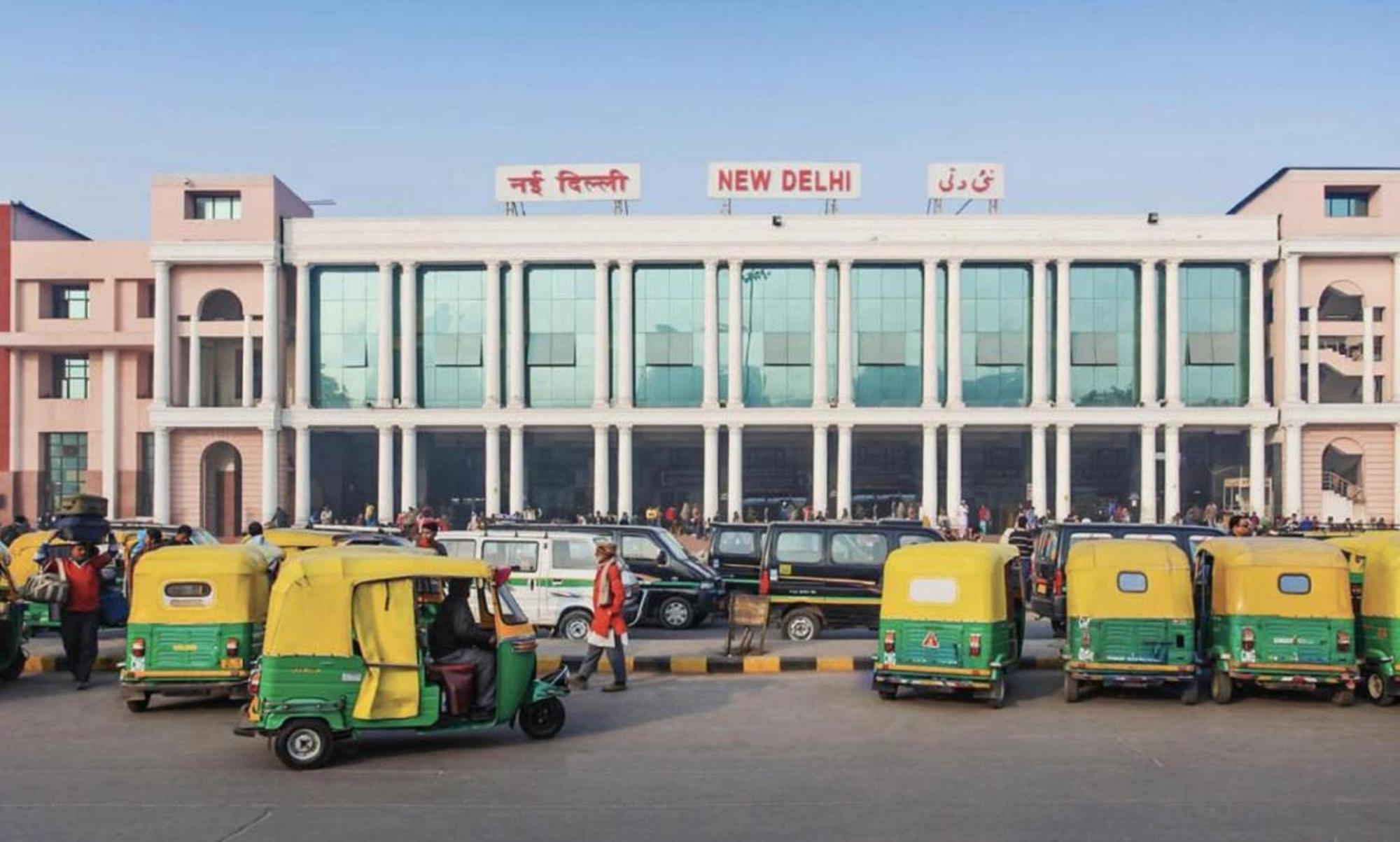 Hotel Del Fox Shanti Residency - Just A Minute Away From Railway Station And Connaught Place & 5 Mins From Vfs 3*